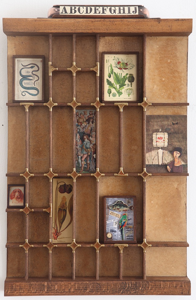 Miniature pictures in mahagony re purposed old letterpress printers type case drawer tray 