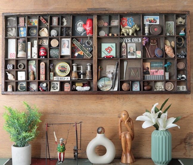 ￼￼Cabinet of curios and little collectables in an old antique letterpress printers tray type case drawer