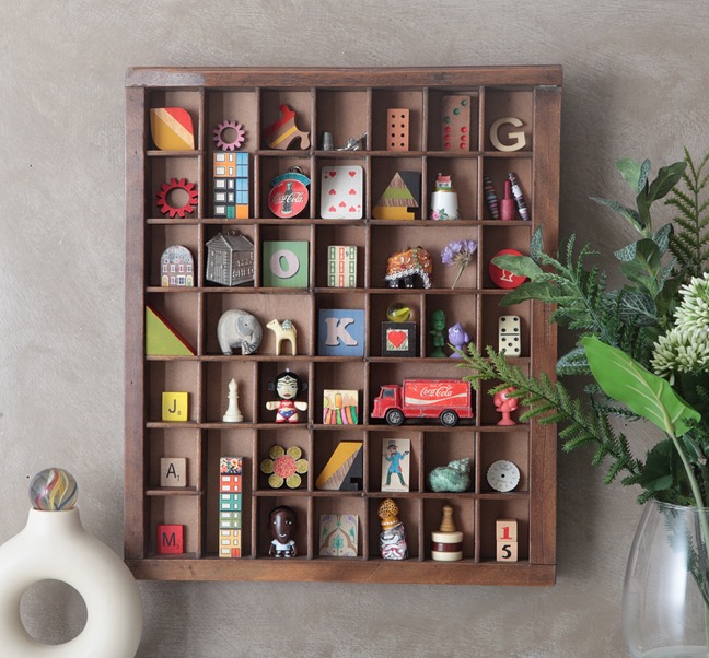 ￼￼Cabinet of curios and little collectables in an old antique letterpress printers tray type case drawer