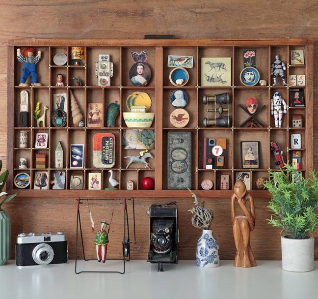 ￼￼Cabinet of curios and little collectables in an old antique letterpress printers tray type case drawer